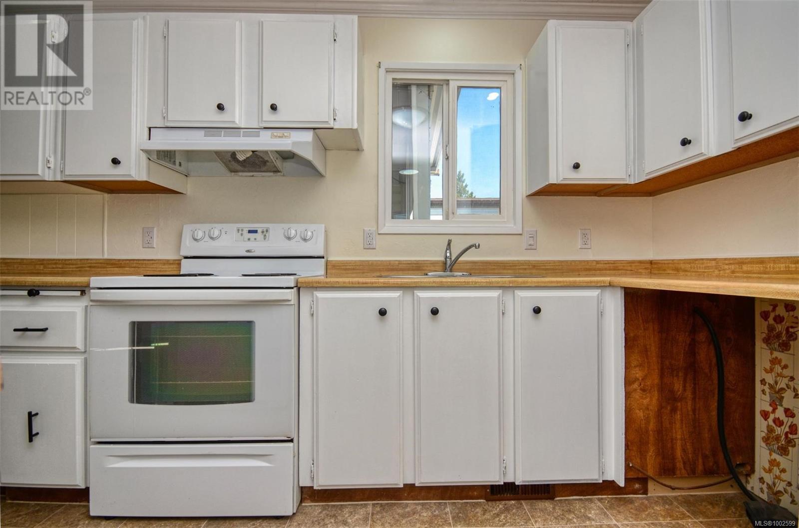 9379 Brookwood Dr, Sidney, British Columbia  V8L 4H1 - Photo 13 - 1002599