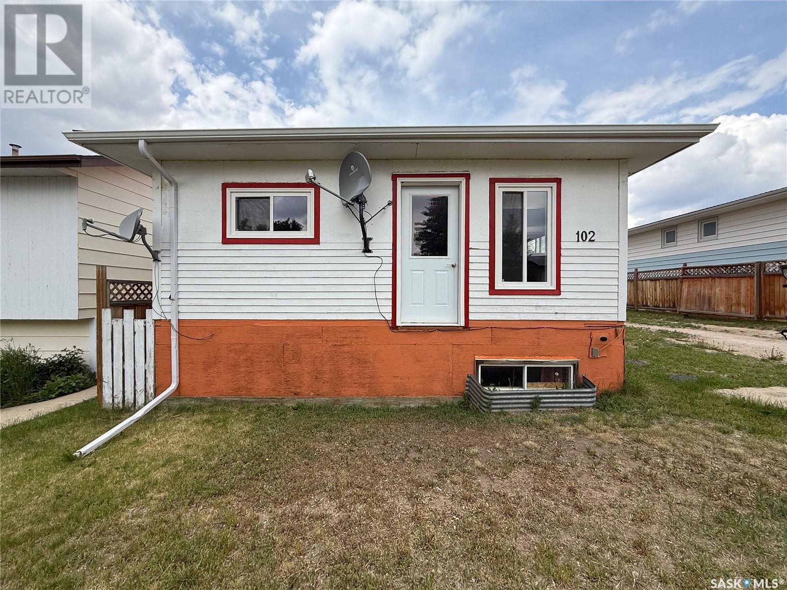 102 Wayne Street, Abbey, Saskatchewan  S0N 0A0 - Photo 2 - SK008624