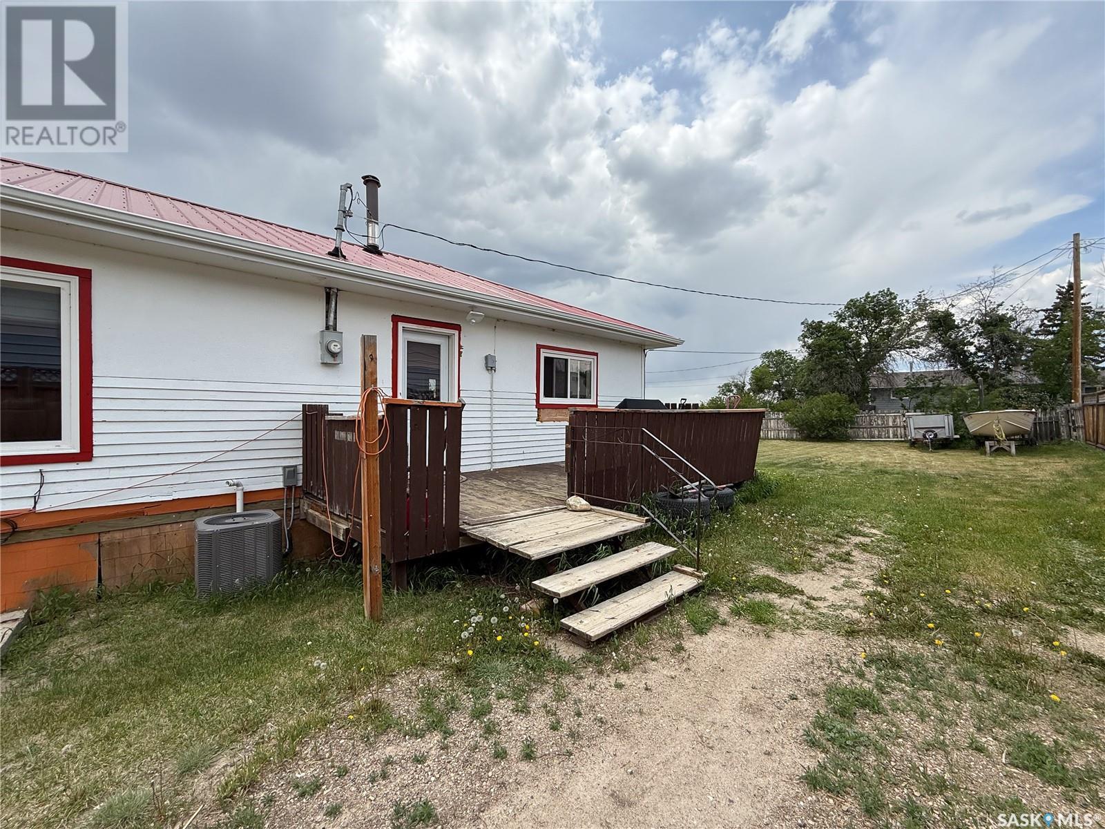 102 Wayne Street, Abbey, Saskatchewan  S0N 0A0 - Photo 3 - SK008624