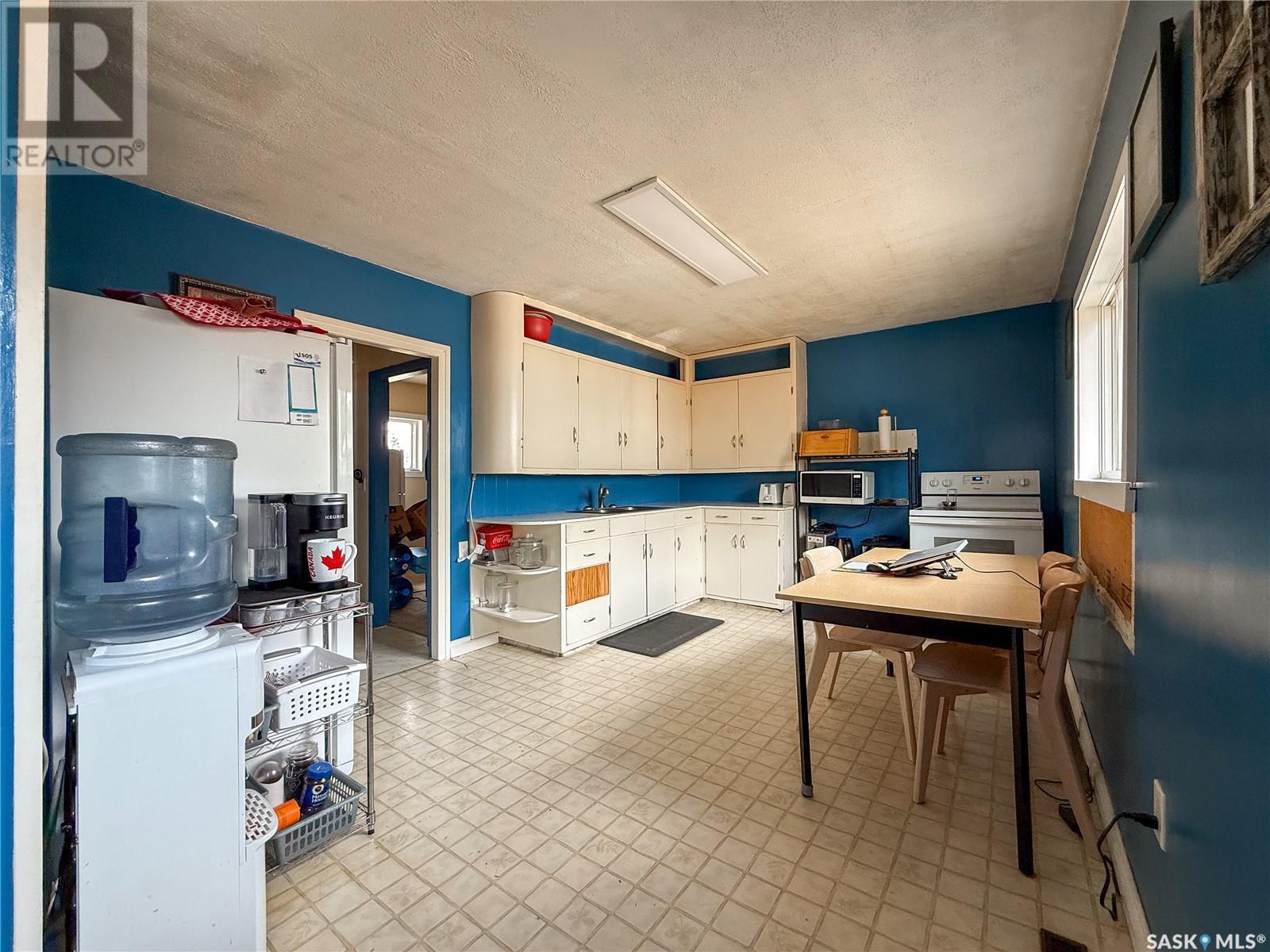 102 Wayne Street, Abbey, Saskatchewan  S0N 0A0 - Photo 9 - SK008624