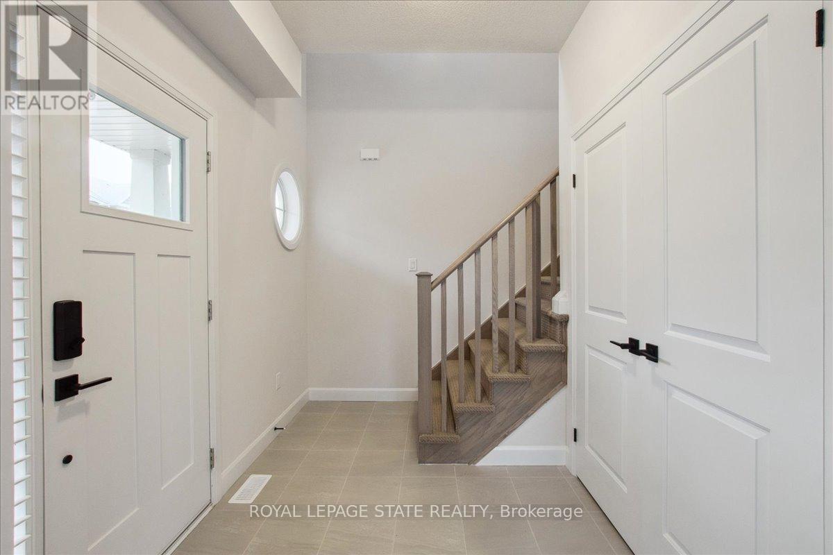 11 Cyclone Way, Fort Erie, Ontario  L0S 1B0 - Photo 11 - X12202232
