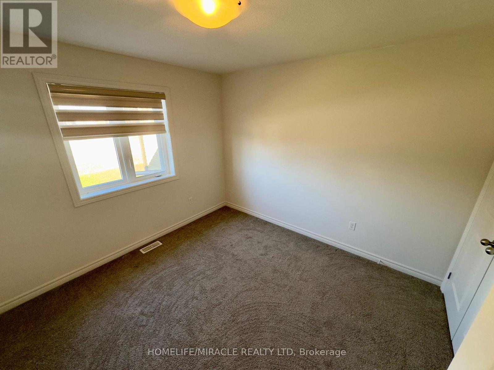 194 Links Crescent, Woodstock, Ontario  N4T 0L9 - Photo 13 - X12202292