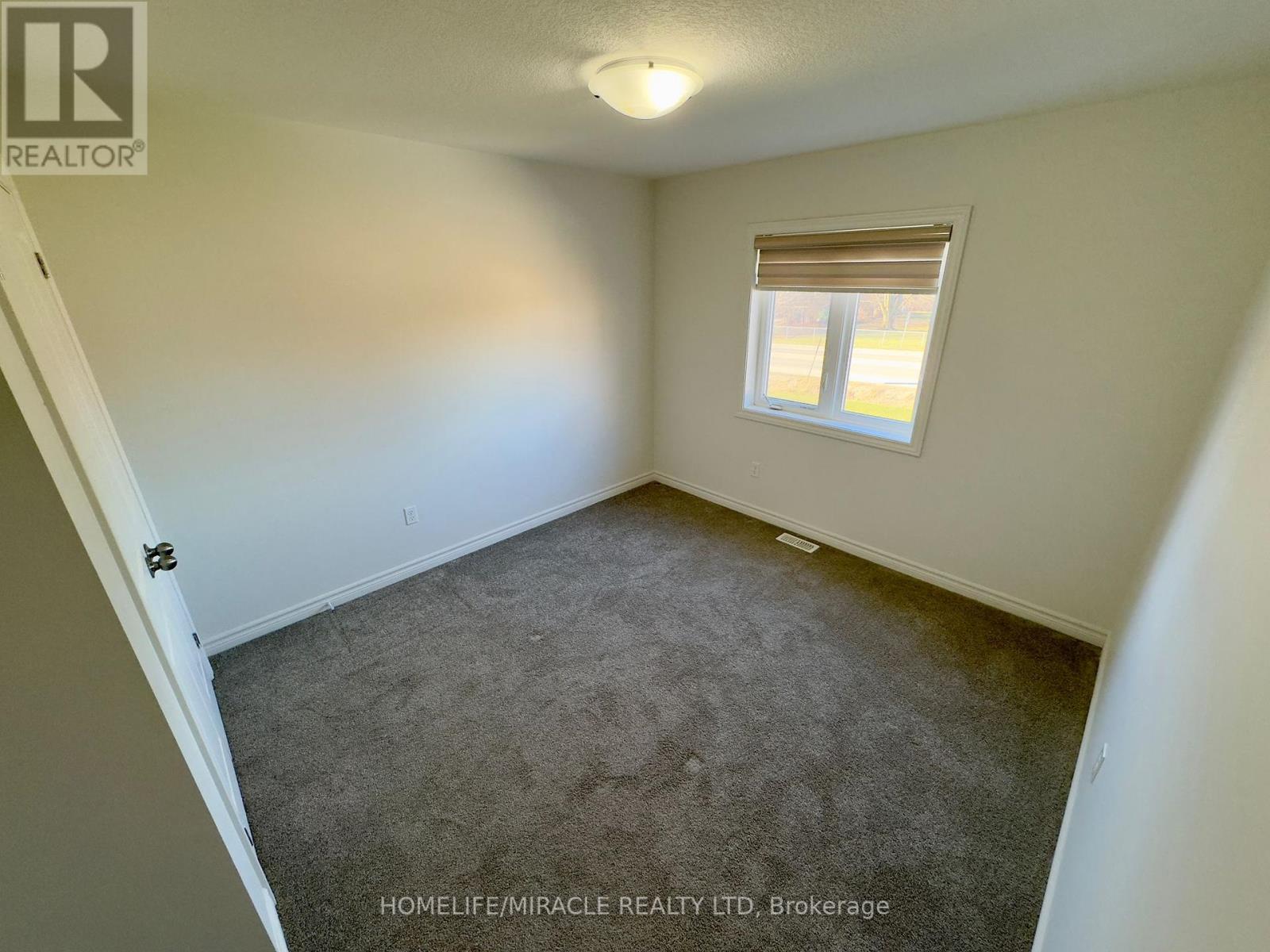 194 Links Crescent, Woodstock, Ontario  N4T 0L9 - Photo 14 - X12202292