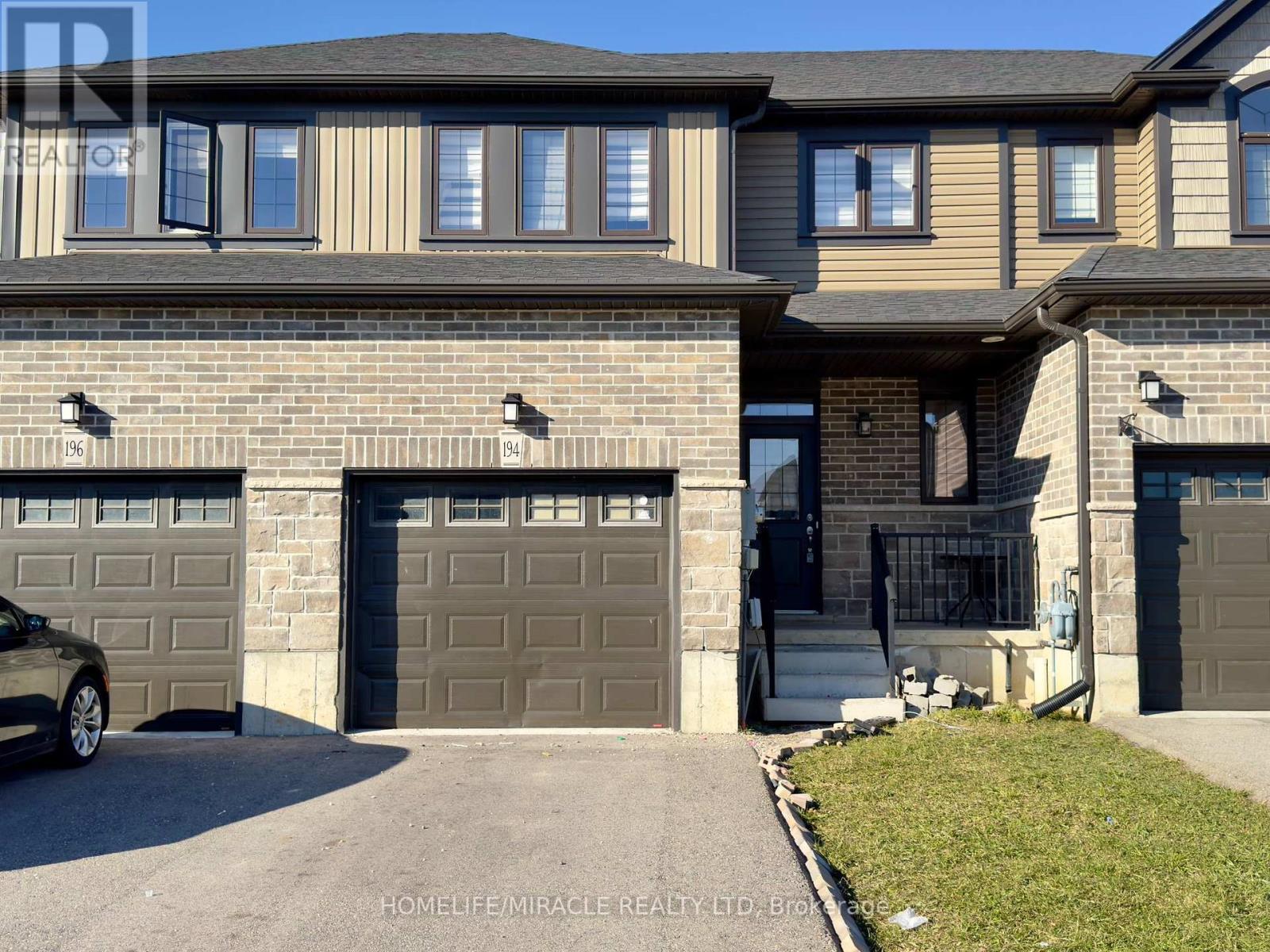 194 Links Crescent, Woodstock, Ontario  N4T 0L9 - Photo 2 - X12202292