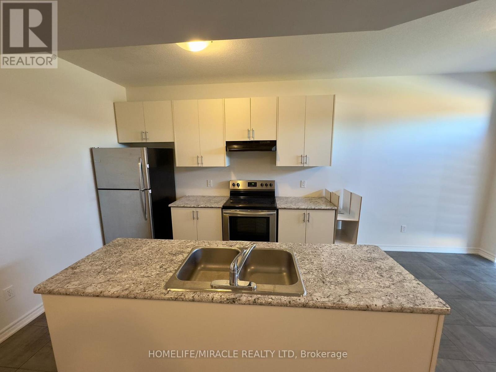 194 Links Crescent, Woodstock, Ontario  N4T 0L9 - Photo 9 - X12202292