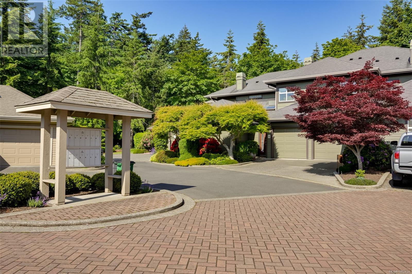 4 4522 Gordon Point Dr, Saanich, British Columbia