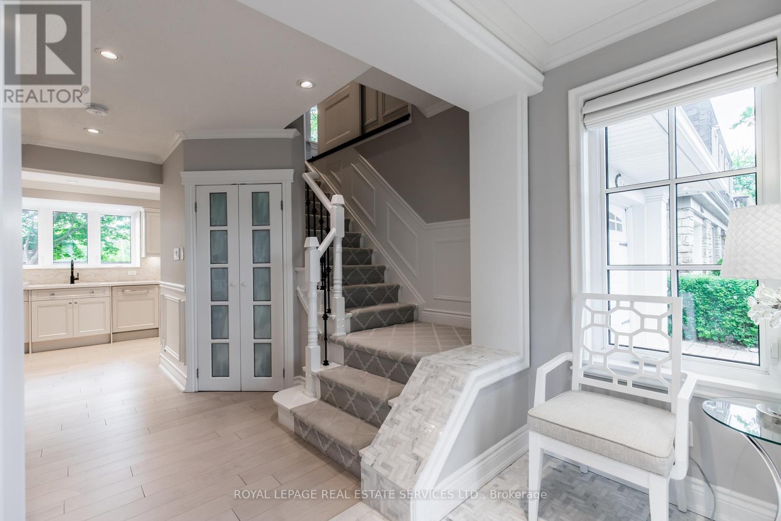 16 Ferndale Crescent, Brampton, Ontario  L6W 1E9 - Photo 2 - W12201389