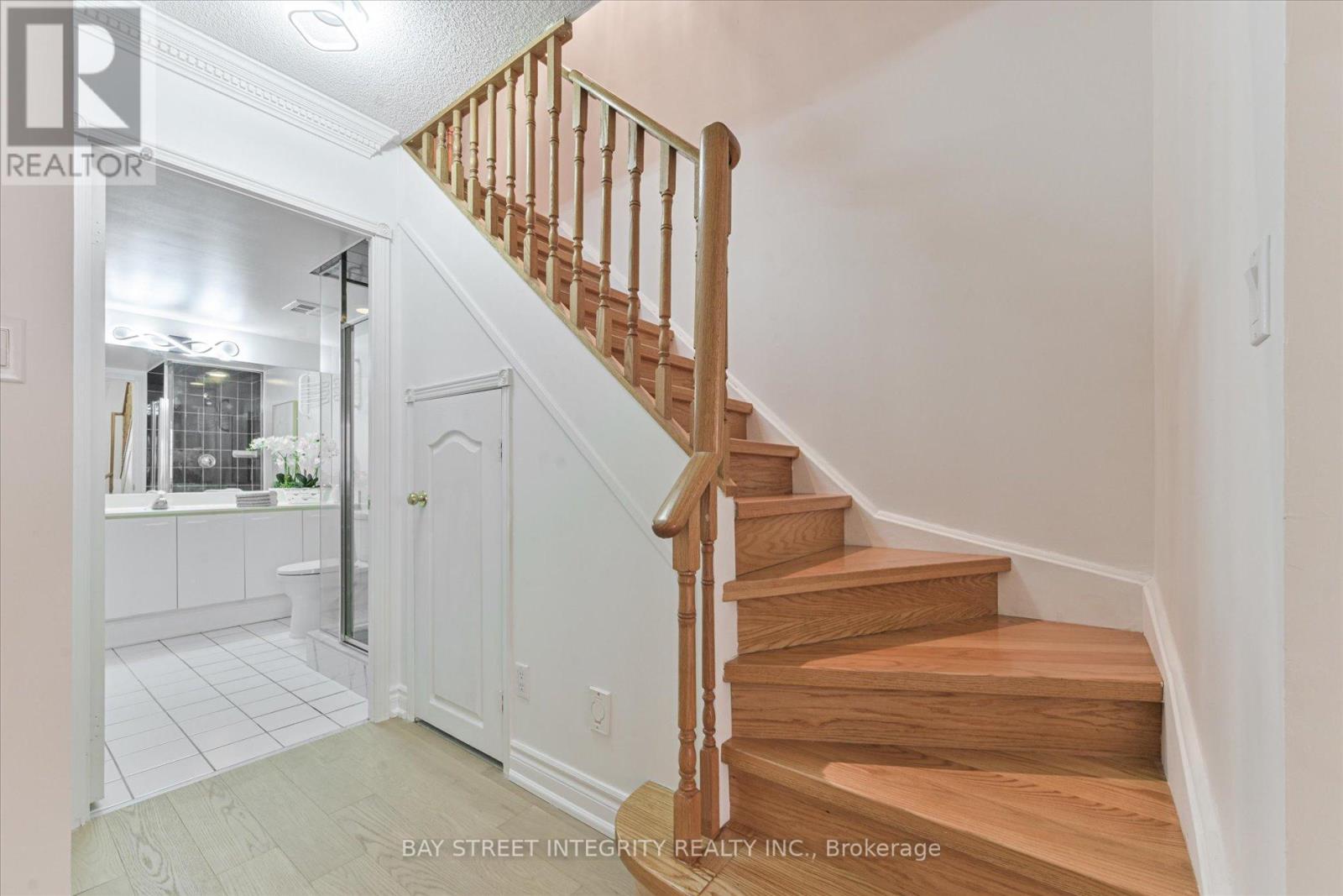 506 Grandview Way, Toronto, Ontario  M2N 6V4 - Photo 11 - C12202381