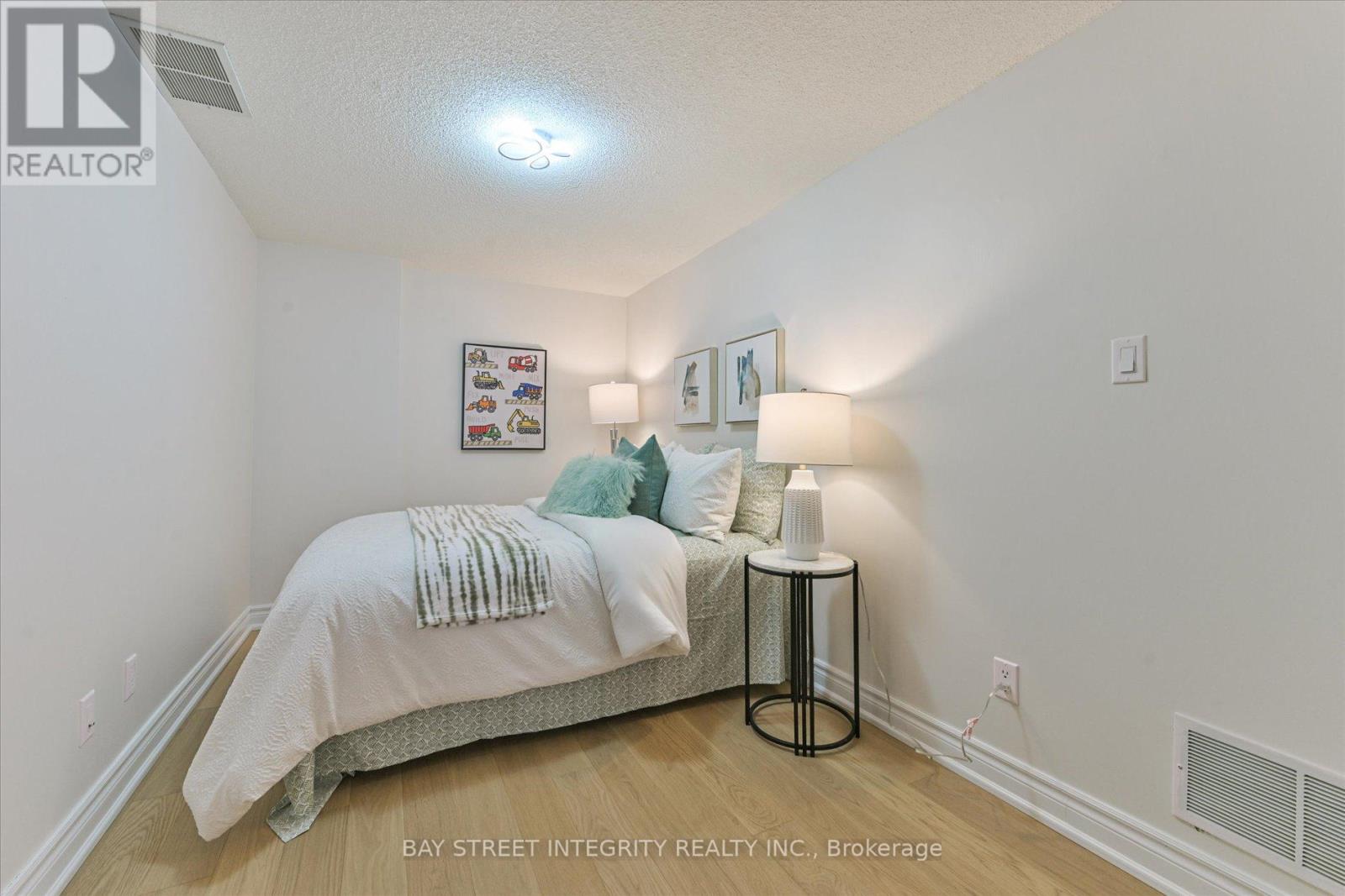 506 Grandview Way, Toronto, Ontario  M2N 6V4 - Photo 9 - C12202381