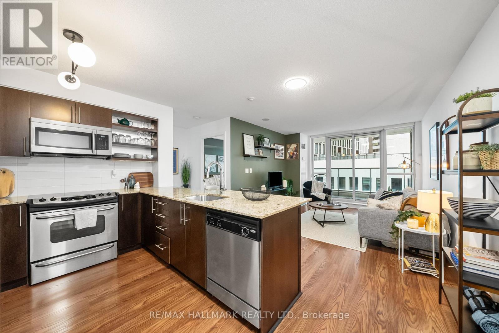 903 - 96 St Patrick Street, Toronto (Kensington-Chinatown), Ontario  M5T 1V2 - Photo 1 - C12202501