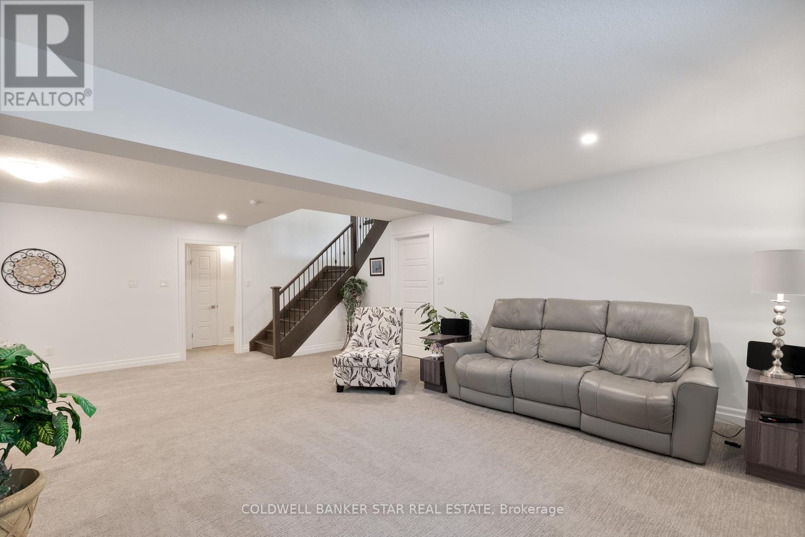 Photo 33 of 45 for 2426 Red Thorne Avenue