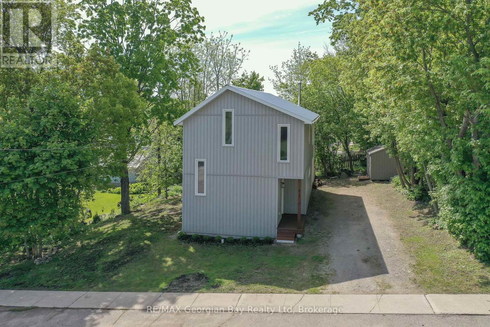 415 Talbot Street, Tay, Ontario  L0K 1R0 - Photo 2 - S12198367