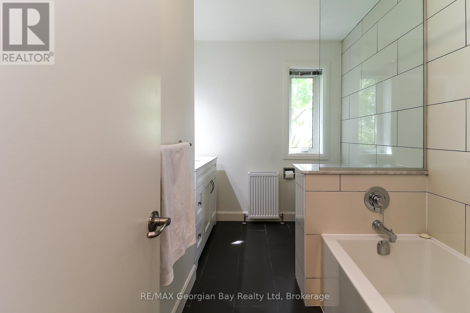 415 Talbot Street, Tay, Ontario  L0K 1R0 - Photo 24 - S12198367