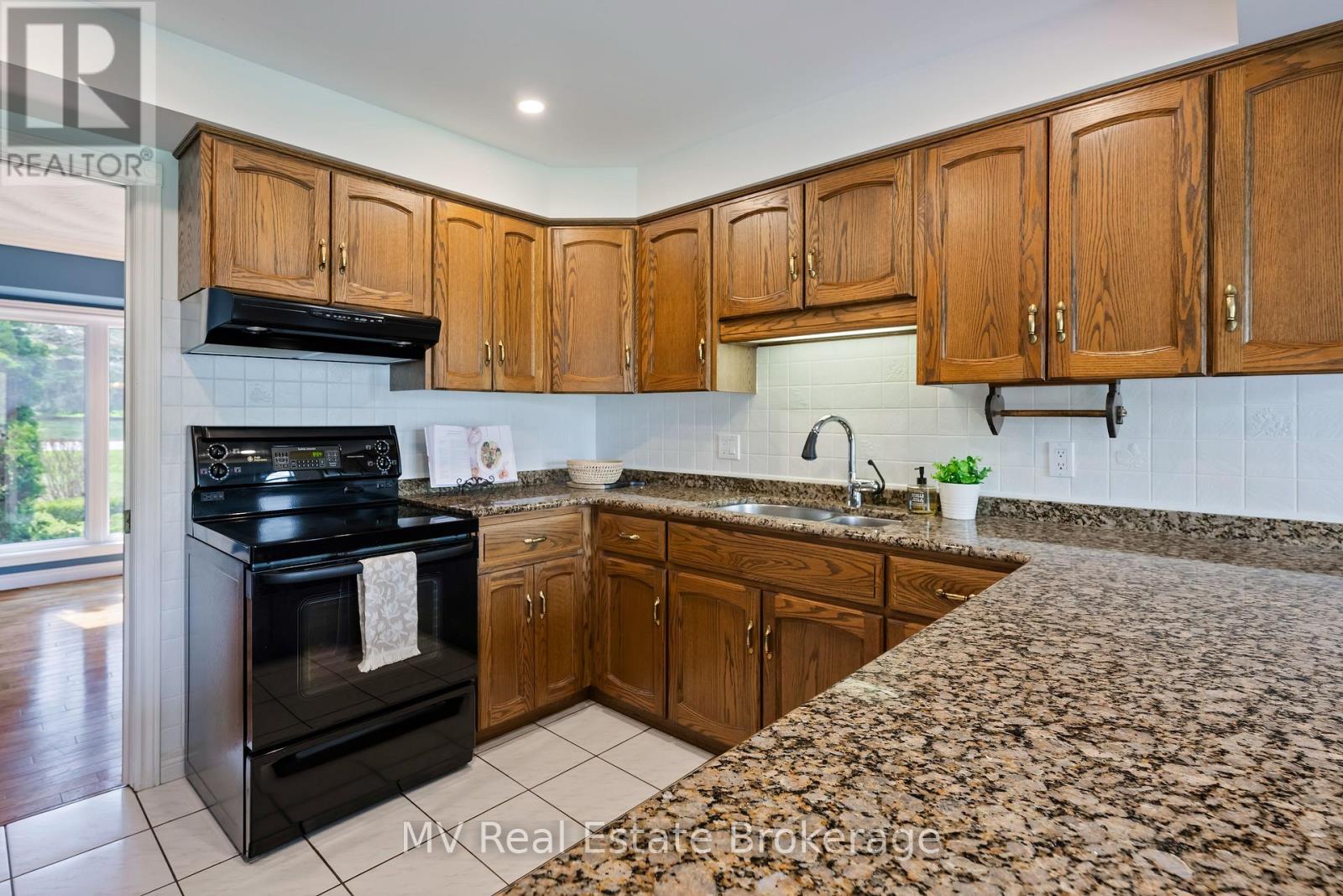 5 Amalia Crescent, Centre Wellington, Ontario  N0B 1J0 - Photo 18 - X12116467
