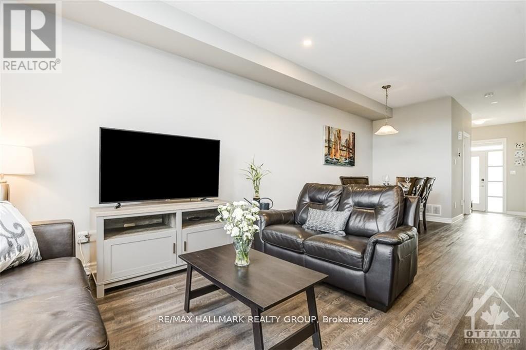 106 Livorno Court, Ottawa, Ontario  K4A 1J1 - Photo 4 - X12202603