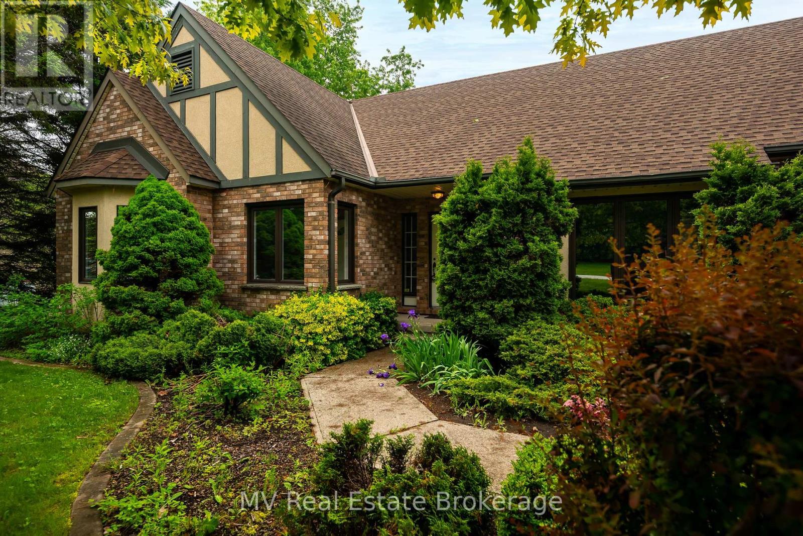 5 Amalia Crescent, Centre Wellington, Ontario  N0B 1J0 - Photo 4 - X12116467