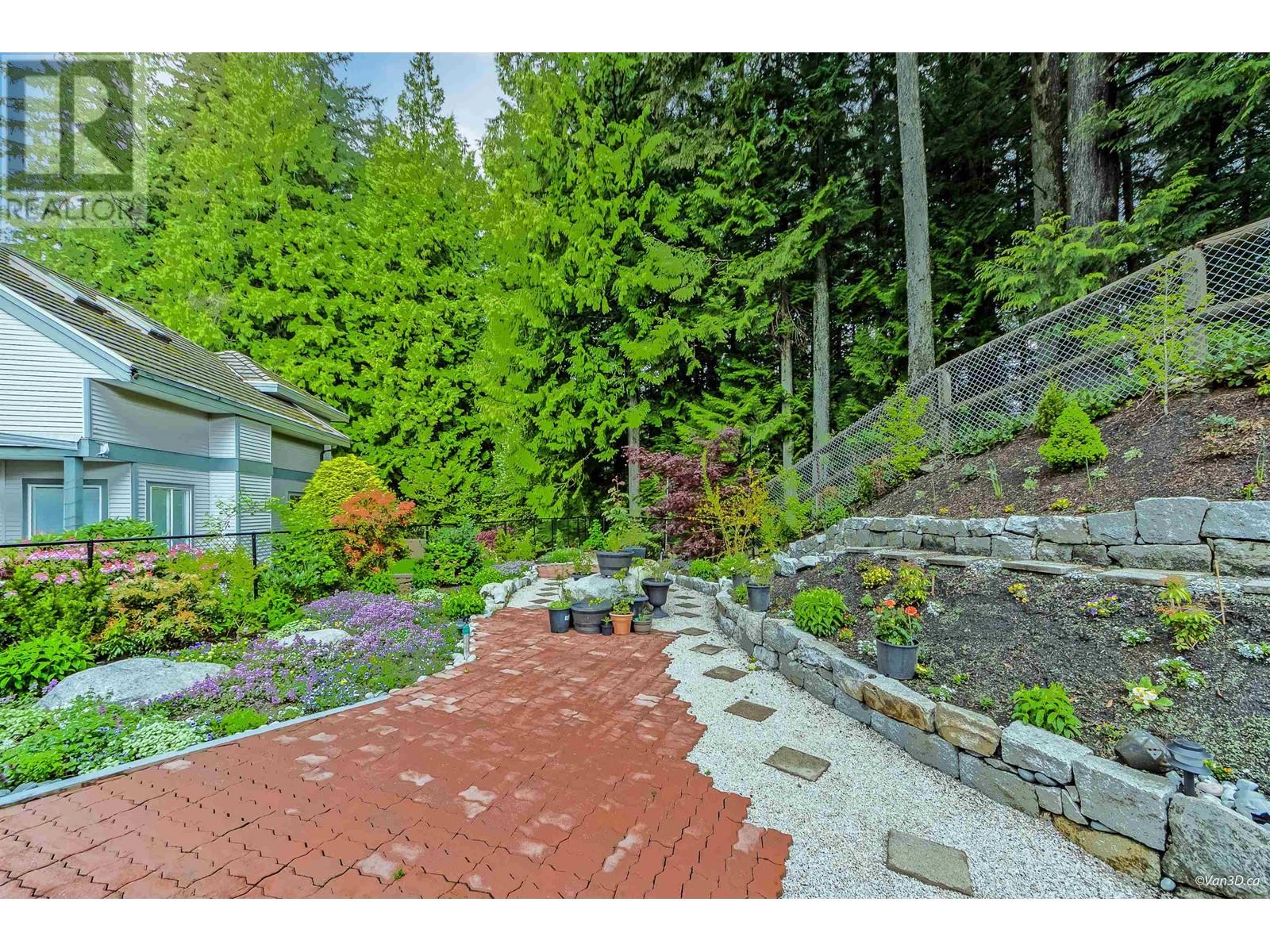 1701 Arbutus Place, Coquitlam, British Columbia  V3E 3K2 - Photo 30 - R3012238