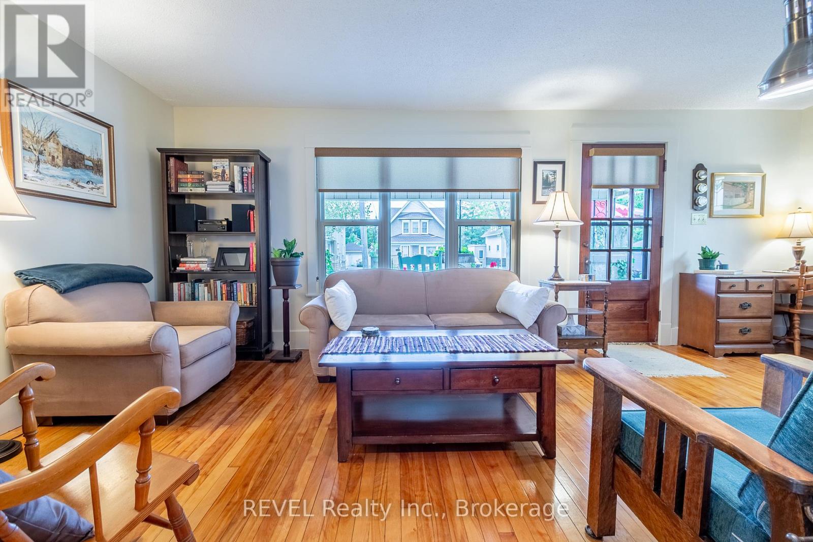 Property at 298 STANLEY STREET image 5