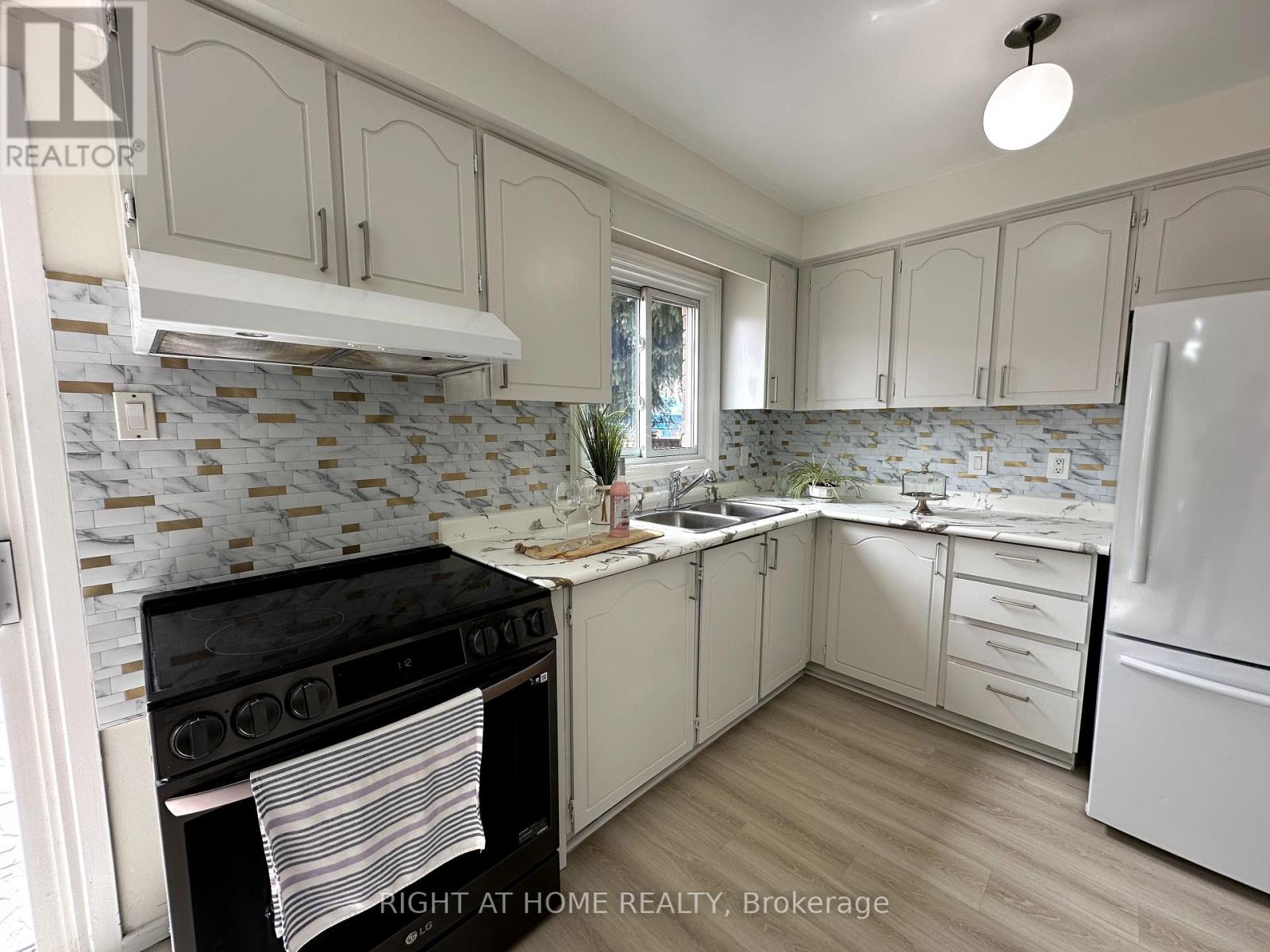 63 Spyglass Hill Road, Vaughan, Ontario  L4K 2K6 - Photo 14 - N12202500