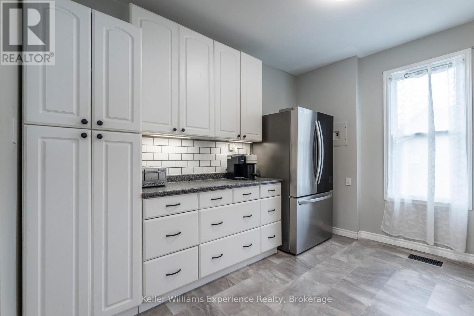 454 Colborne Street, Midland, Ontario  L4R 2K9 - Photo 15 - S12202543