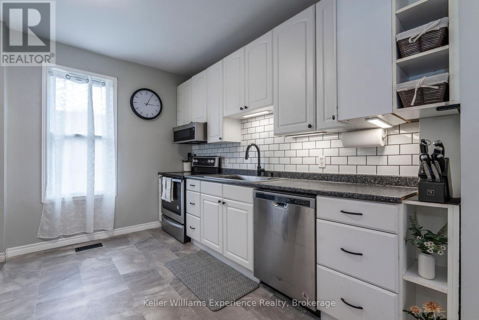454 Colborne Street, Midland, Ontario  L4R 2K9 - Photo 16 - S12202543