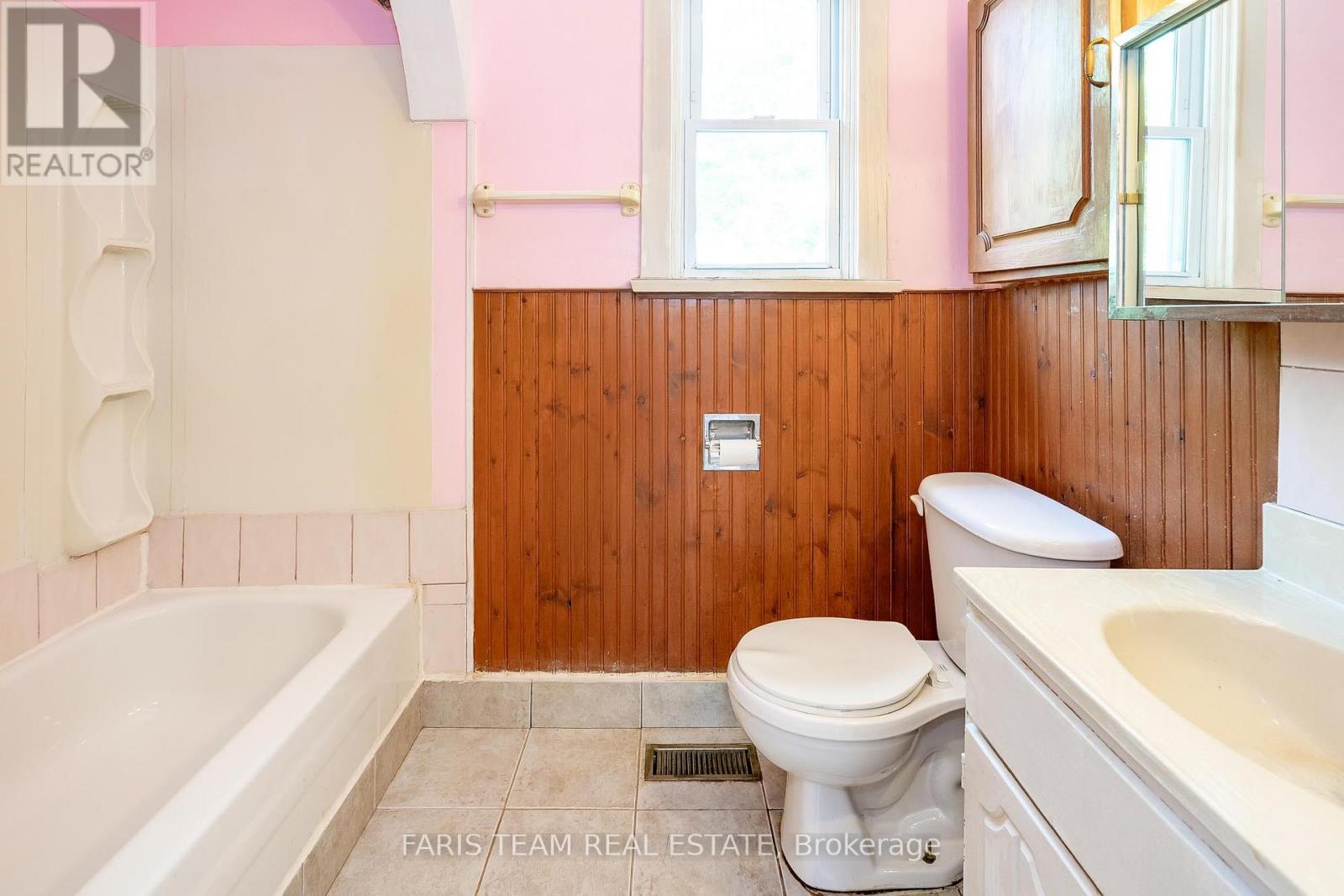 358 Bay Street, Midland, Ontario  L4R 1K2 - Photo 13 - S12202413