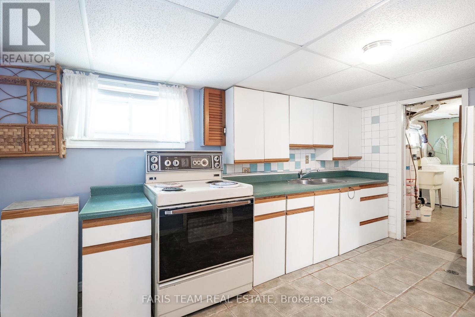 358 Bay Street, Midland, Ontario  L4R 1K2 - Photo 14 - S12202413