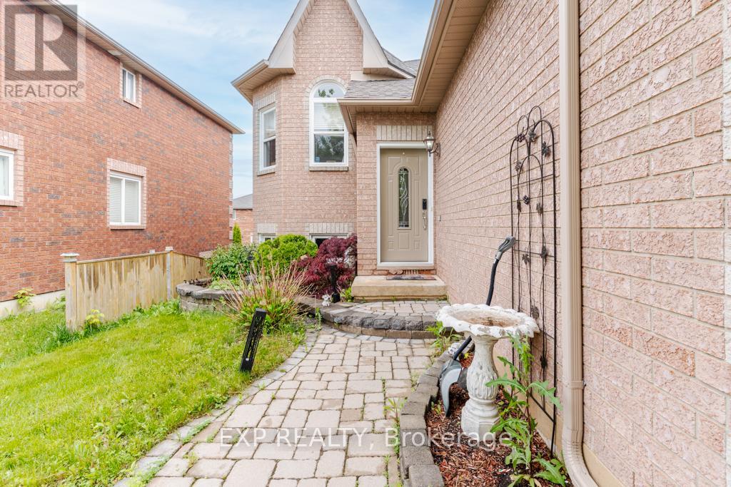 Upper - 74 Shalom Way, Barrie (Painswick South), Ontario  L4N 5Y3 - Photo 1 - S12202506