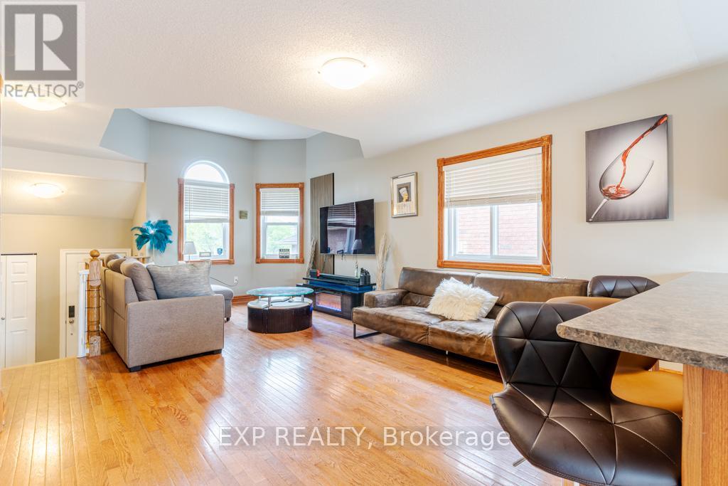 Upper - 74 Shalom Way, Barrie (Painswick South), Ontario  L4N 5Y3 - Photo 5 - S12202506