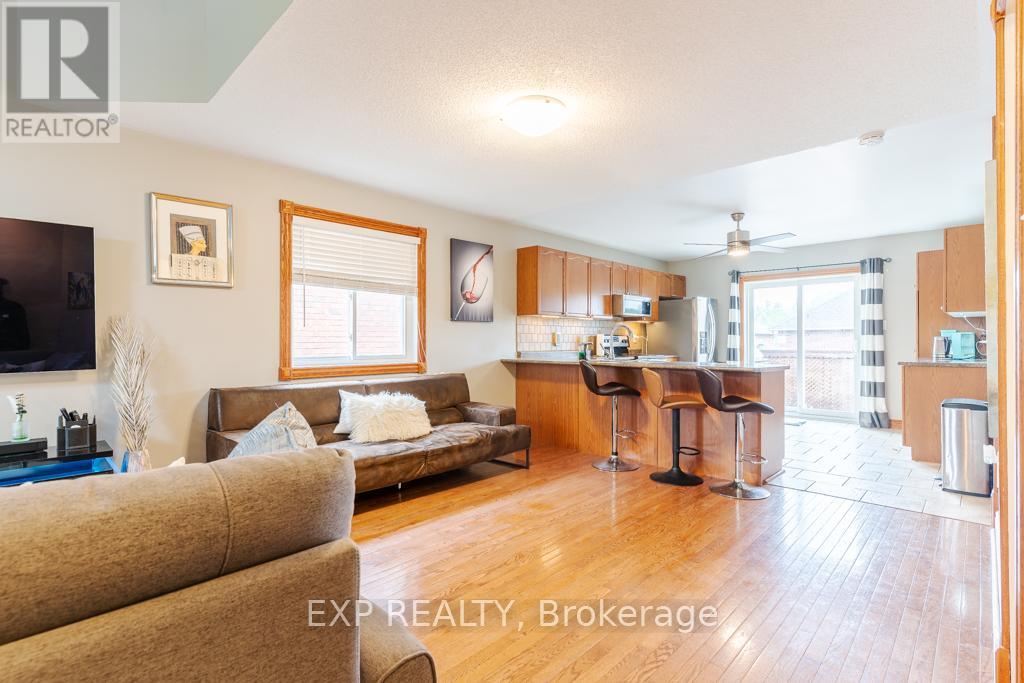 Upper - 74 Shalom Way, Barrie (Painswick South), Ontario  L4N 5Y3 - Photo 6 - S12202506