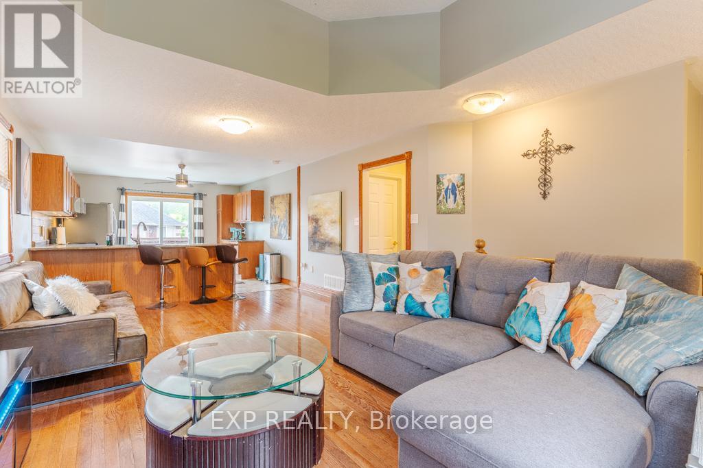Upper - 74 Shalom Way, Barrie (Painswick South), Ontario  L4N 5Y3 - Photo 7 - S12202506