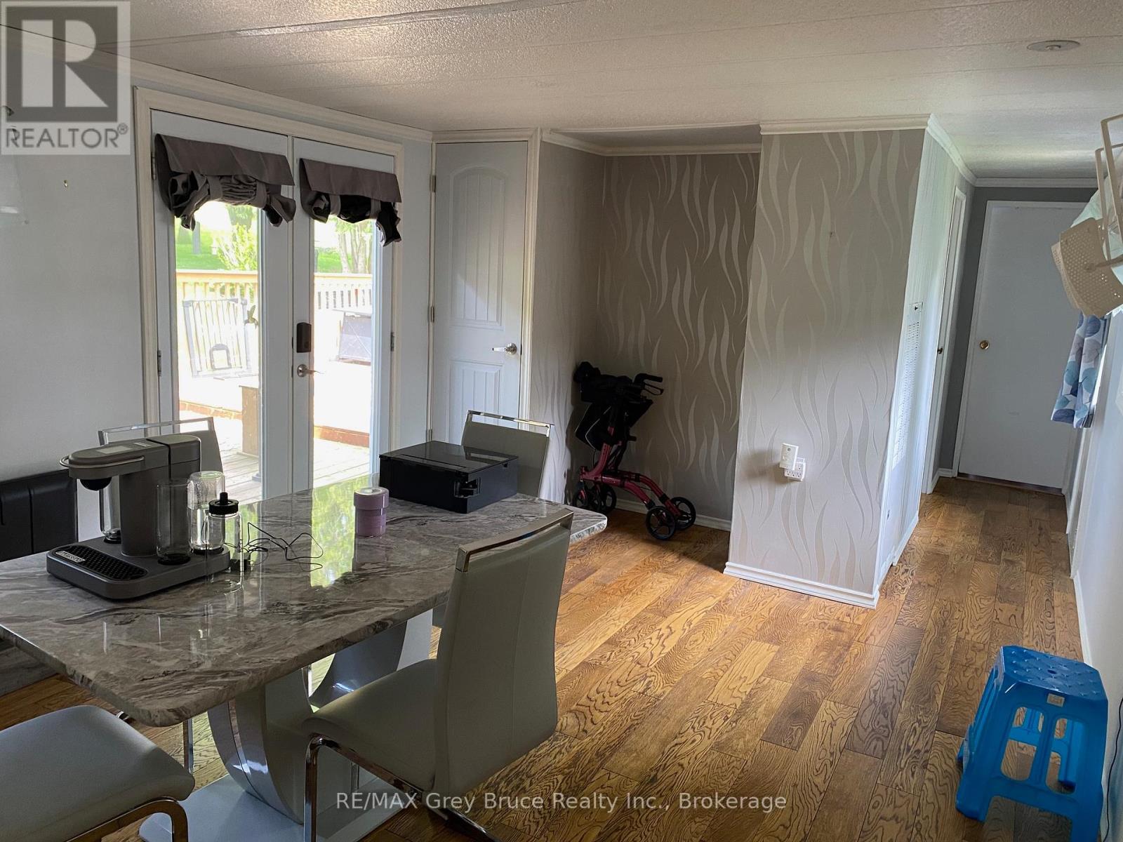 38 Sussex Square, Georgian Bluffs, Ontario  N4K 5N5 - Photo 11 - X12202538