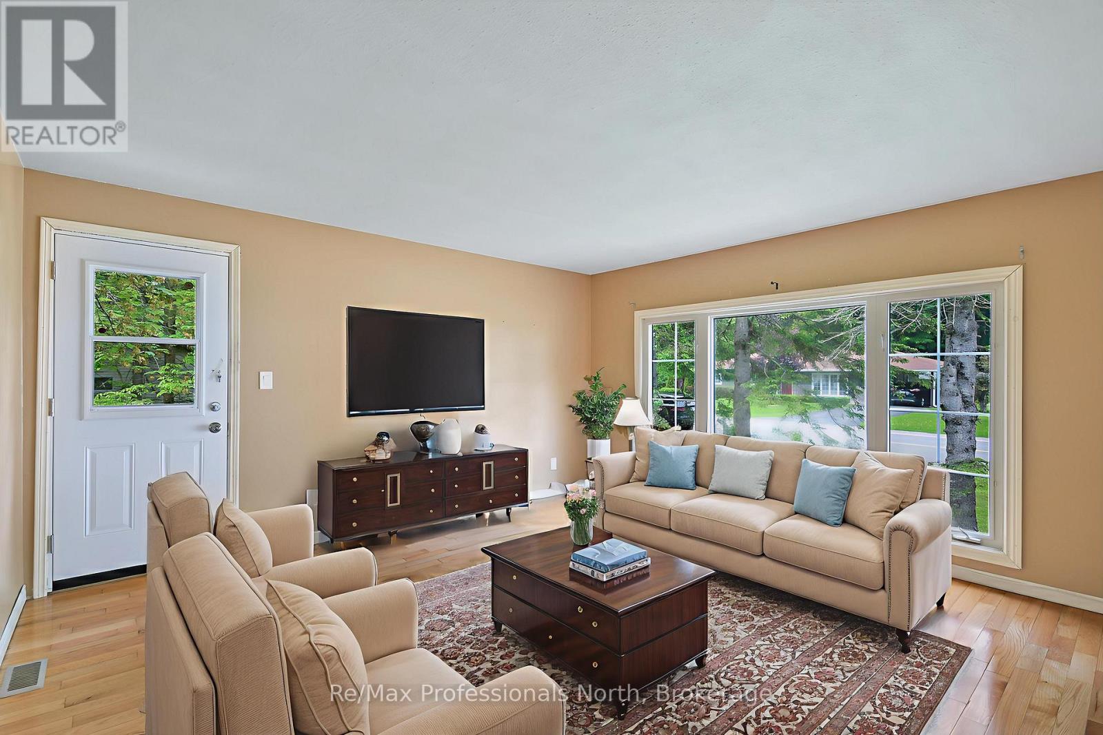Property at 10 WILSHIER BOULEVARD image 5