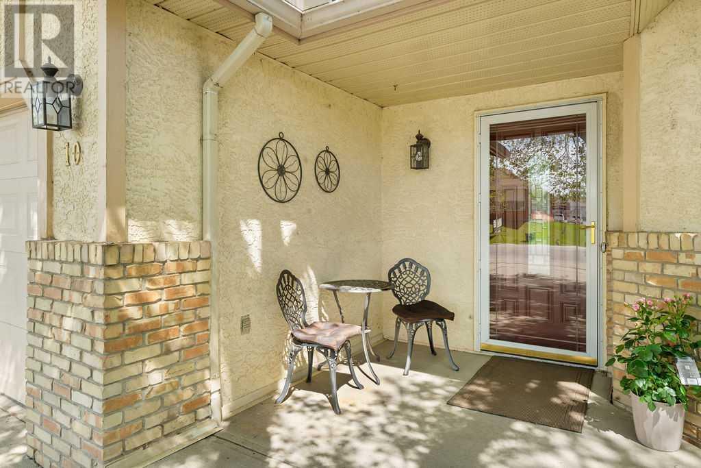 10 Hunters Gate, Okotoks, Alberta  T1S 1K9 - Photo 2 - A2224649