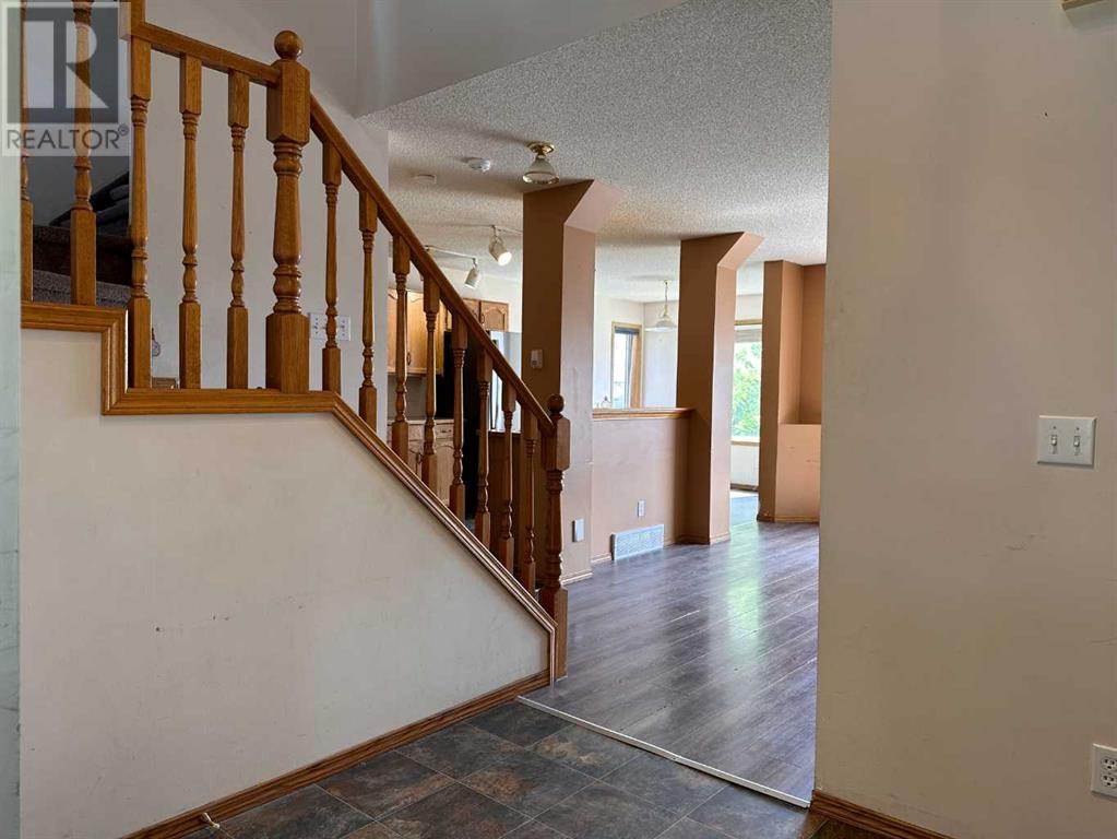 145 Country Hills Place Nw, Calgary, Alberta  T3K 5A6 - Photo 2 - A2228372