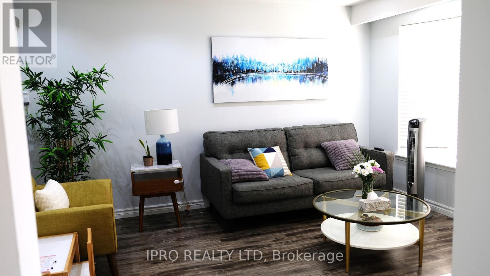 120 Hansen Road N, Brampton (Madoc), Ontario  L6V 2G6 - Photo 4 - W12202377