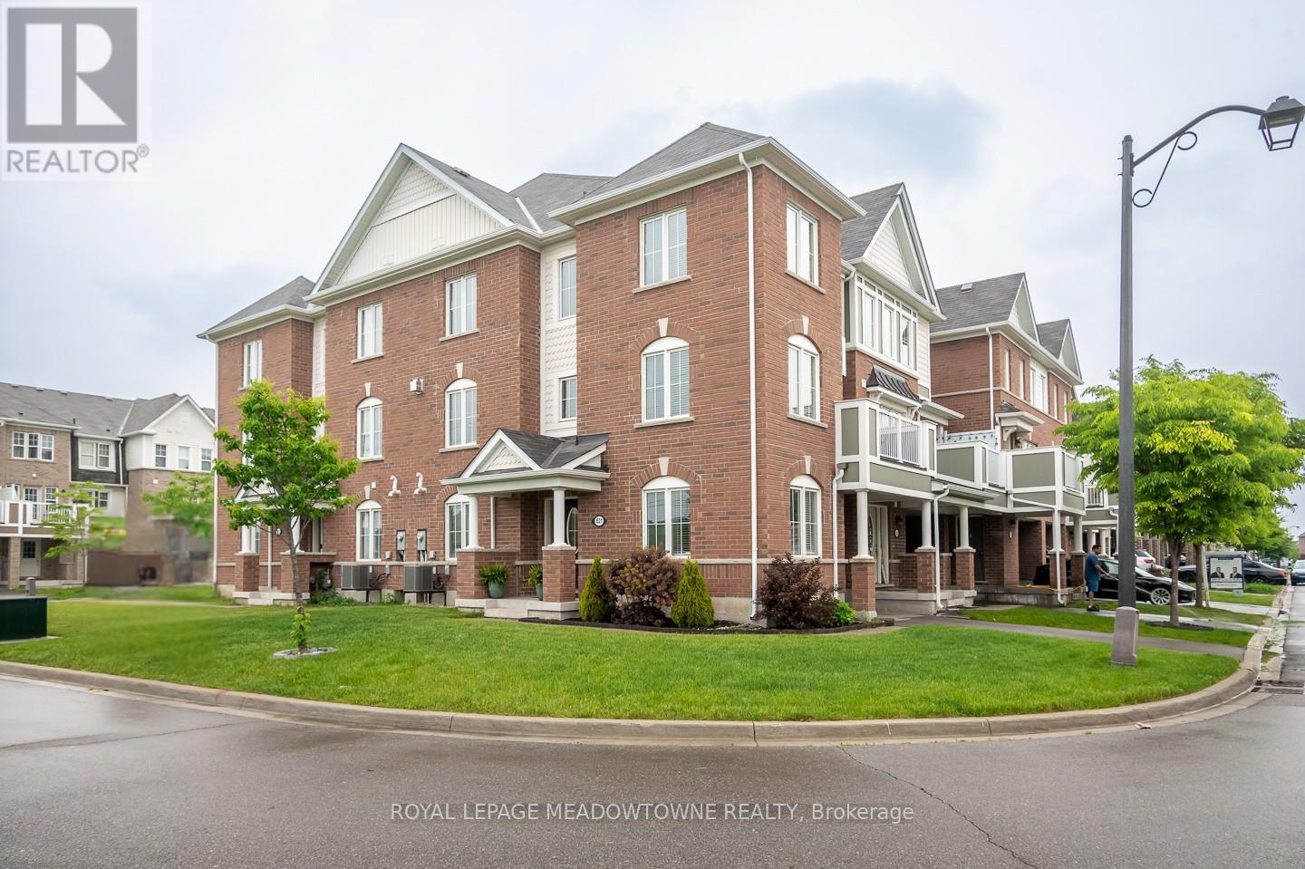 621 Laking Terrace, Milton, Ontario  L9T 9J5 - Photo 2 - W12202420