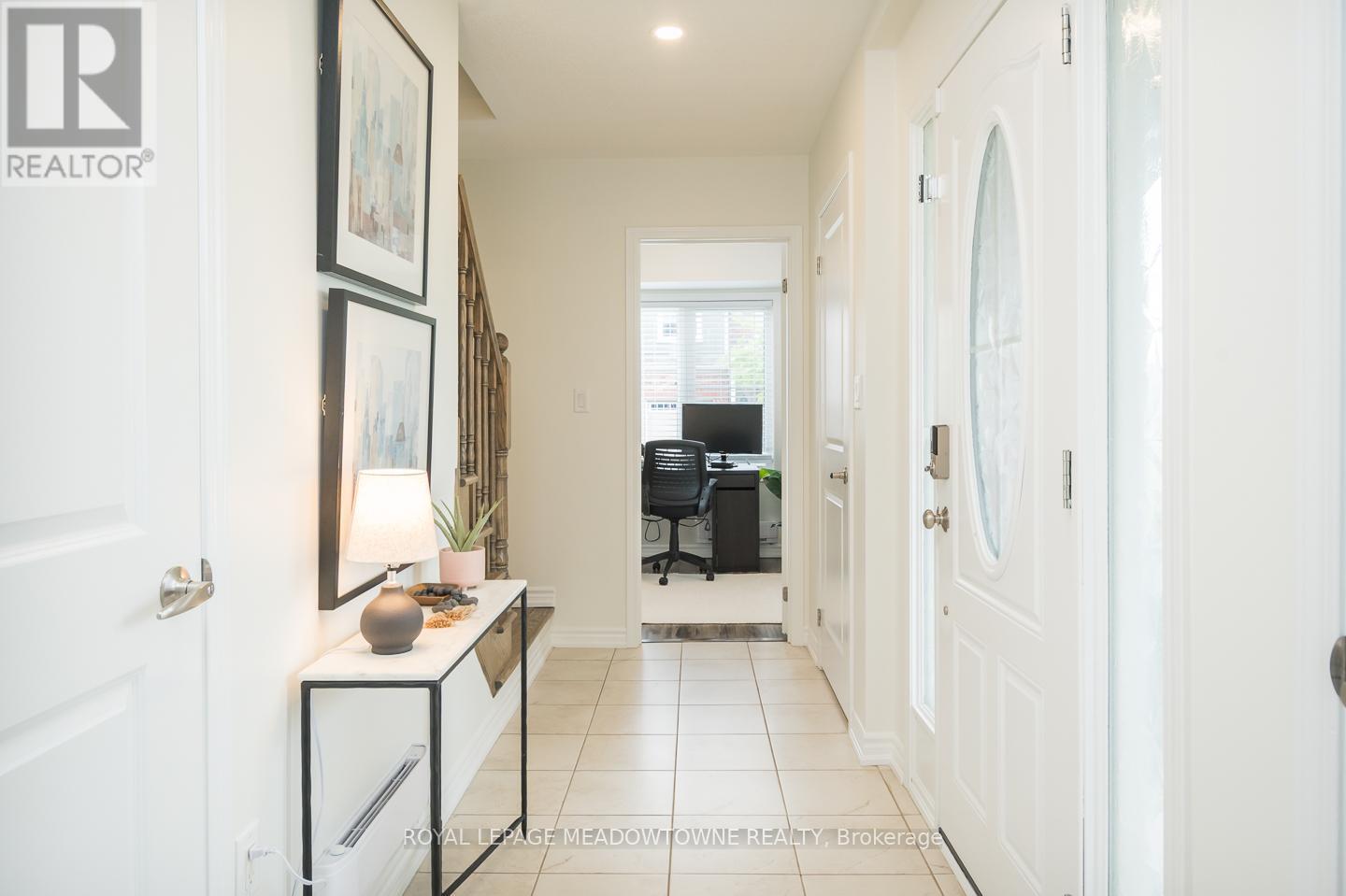 621 Laking Terrace, Milton, Ontario  L9T 9J5 - Photo 4 - W12202420