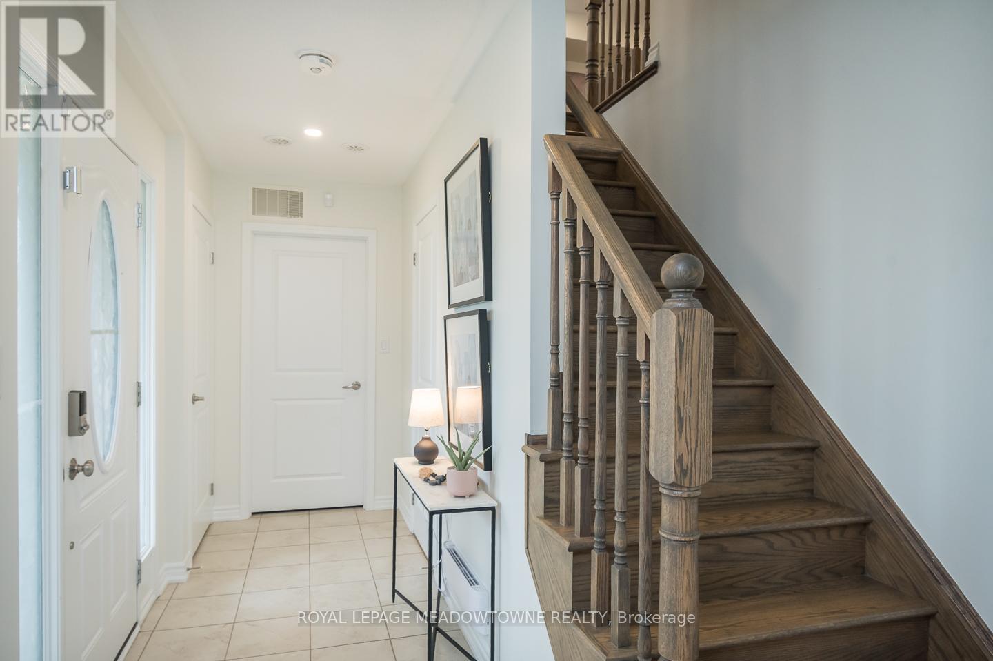 621 Laking Terrace, Milton, Ontario  L9T 9J5 - Photo 5 - W12202420