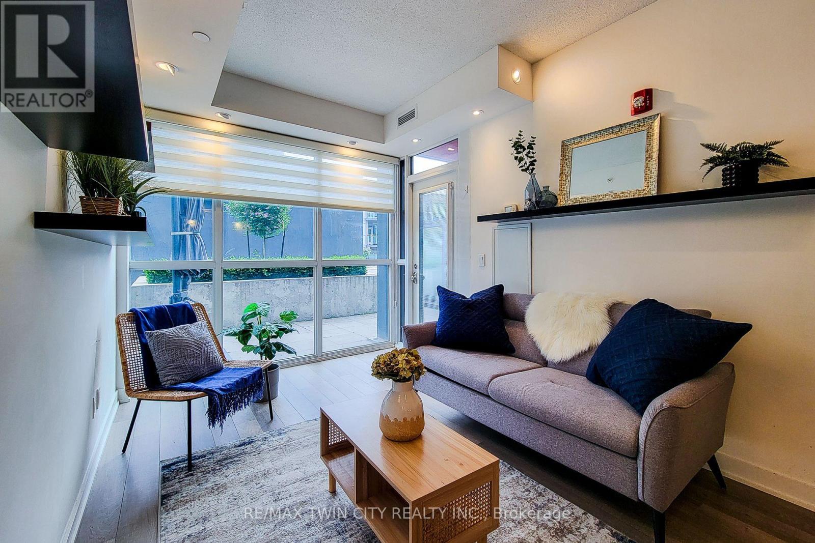B215 - 5240 DUNDAS STREET, Burlington, Ontario