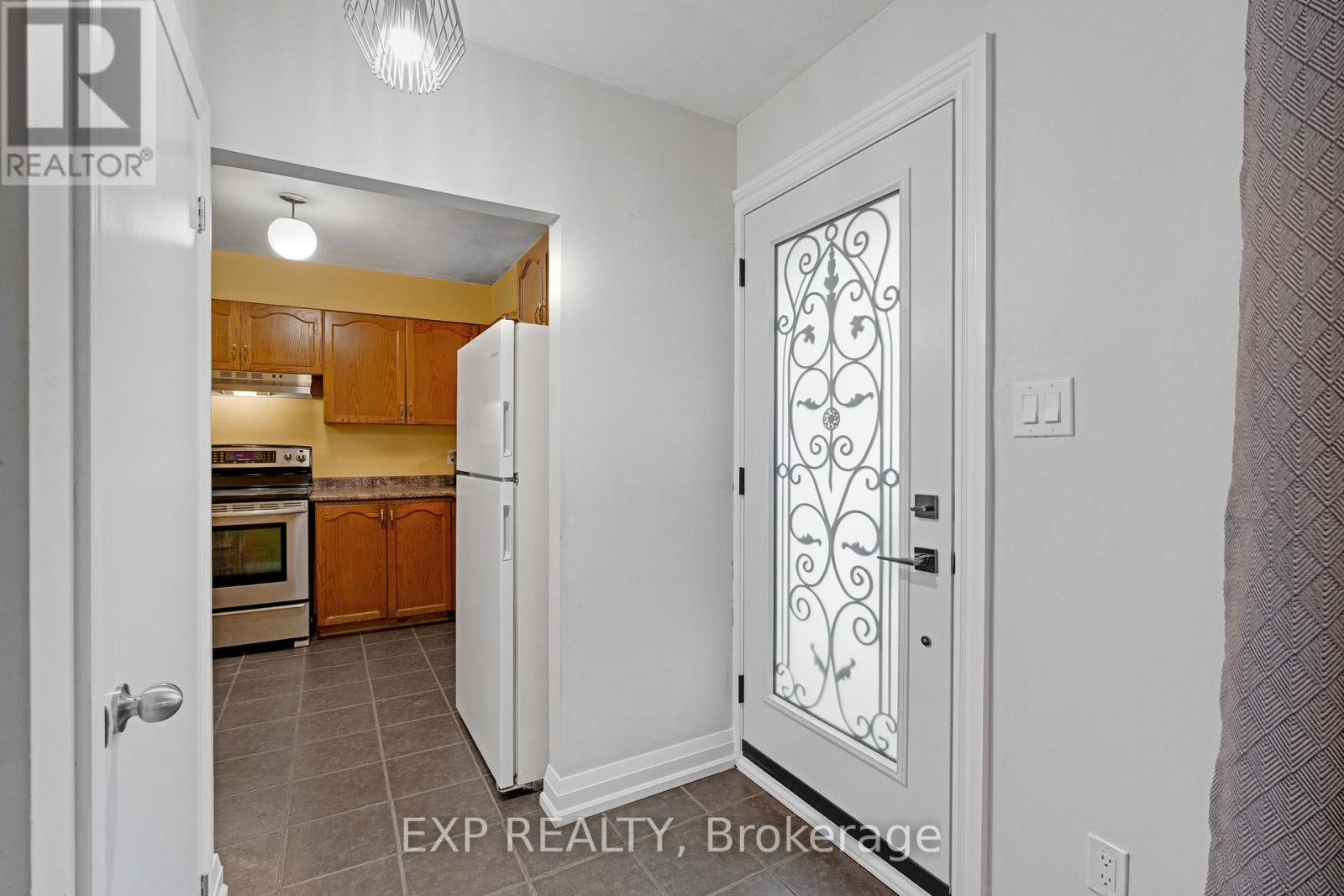 66 Ferndale Crescent, Brampton, Ontario  L6W 1E9 - Photo 5 - W12202444