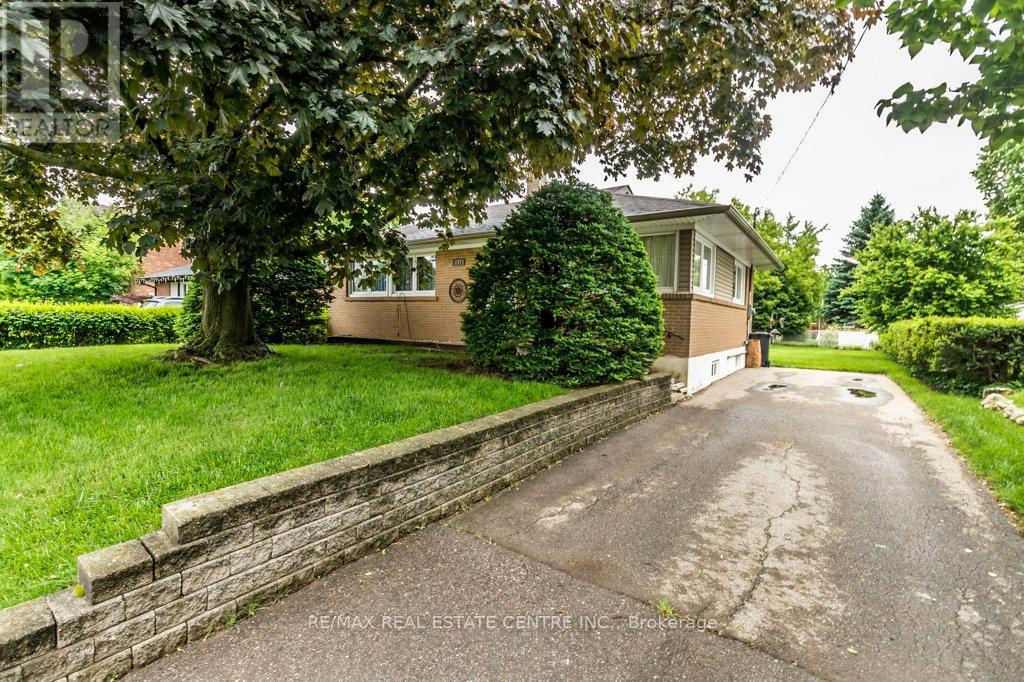 207 ELMWOOD CRESCENT, Milton, Ontario