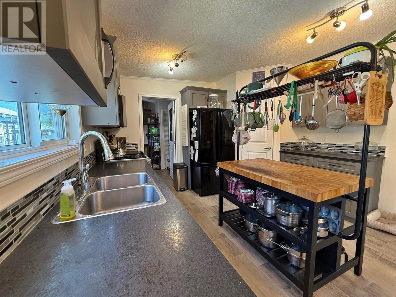 432 Siska Drive, Barriere, British Columbia  V0E 1E0 - Photo 4 - 10349072