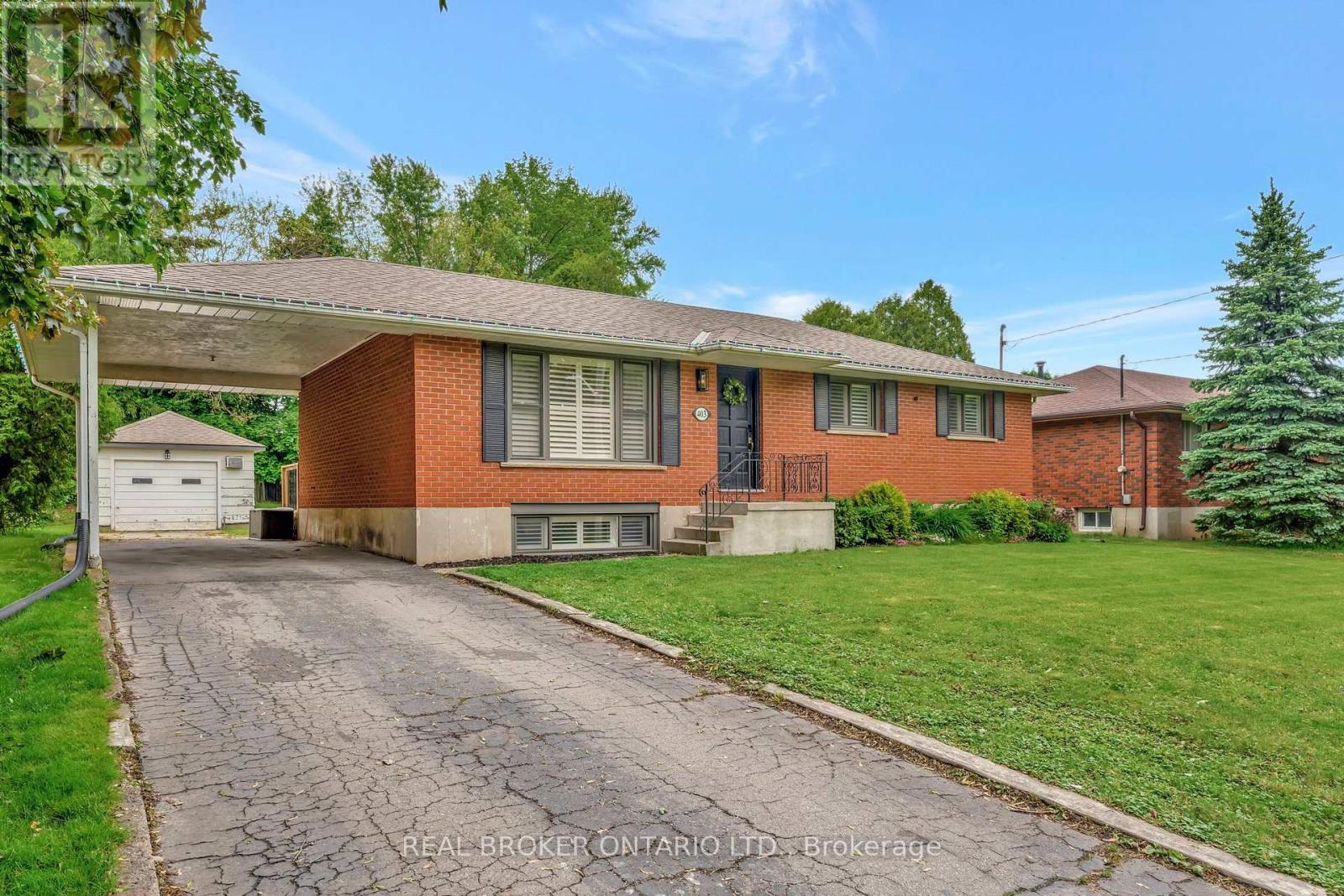 403 OAKHILL DRIVE, Brantford, Ontario