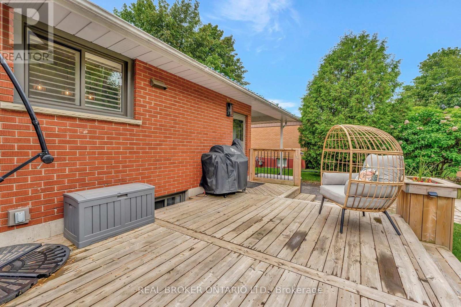 403 Oakhill Drive, Brantford, Ontario  N3T 5L7 - Photo 32 - X12202330