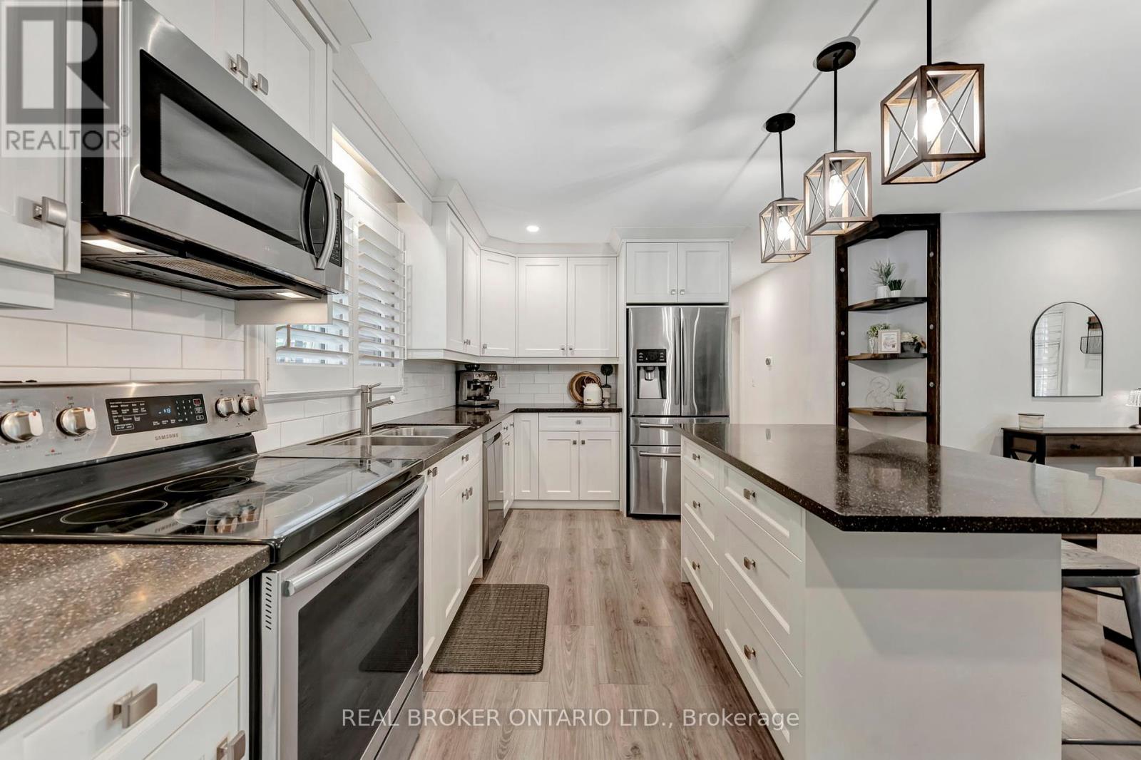 403 Oakhill Drive, Brantford, Ontario  N3T 5L7 - Photo 8 - X12202330