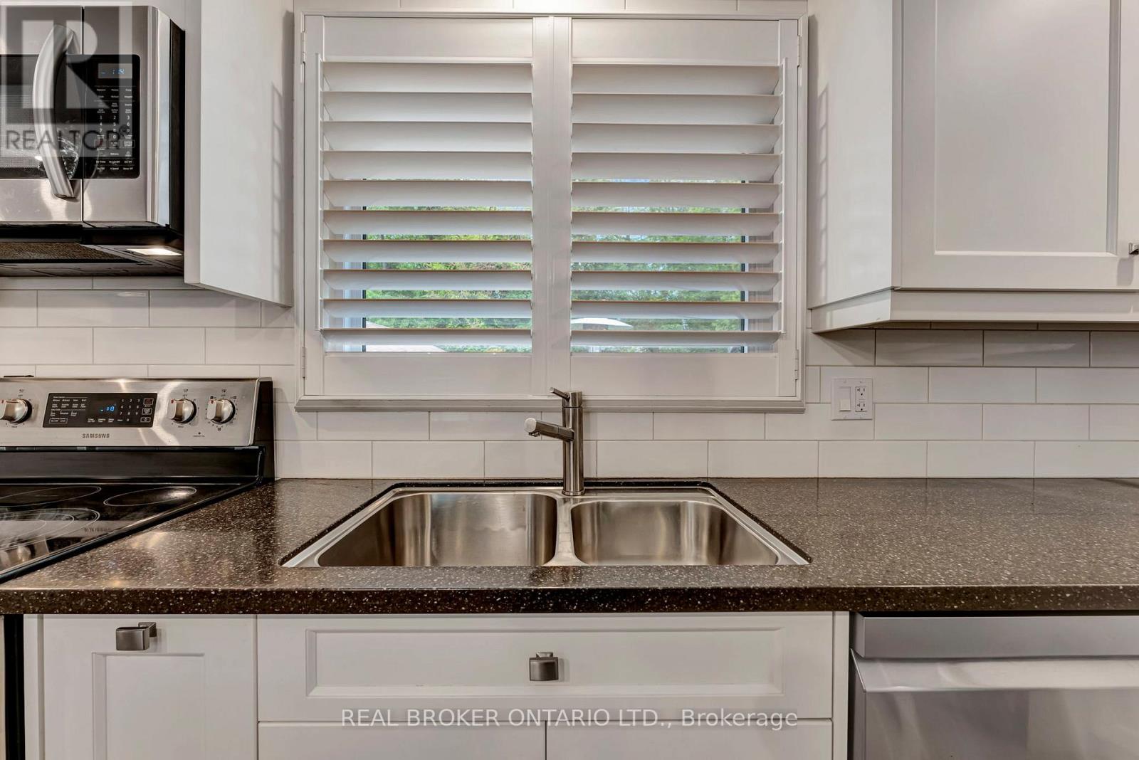 403 Oakhill Drive, Brantford, Ontario  N3T 5L7 - Photo 9 - X12202330
