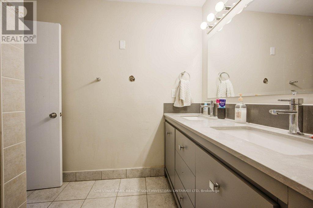 62 Dorset Street, Waterloo, Ontario  N2L 3L8 - Photo 11 - X12202454