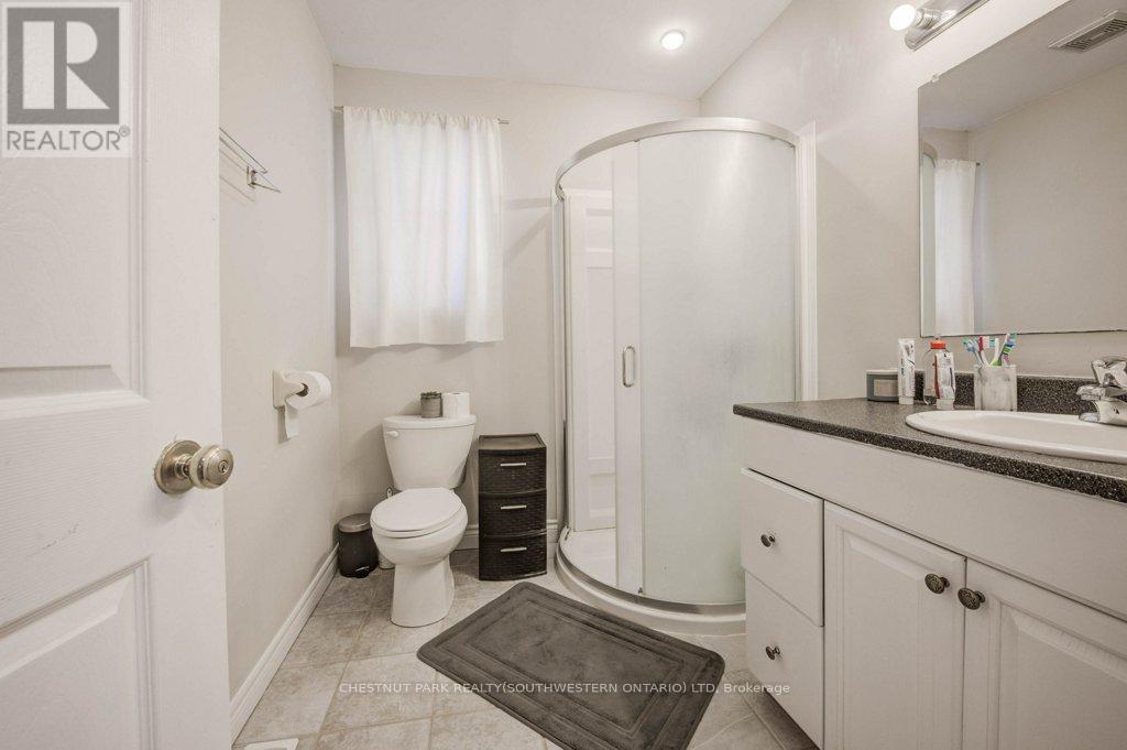 62 Dorset Street, Waterloo, Ontario  N2L 3L8 - Photo 14 - X12202454