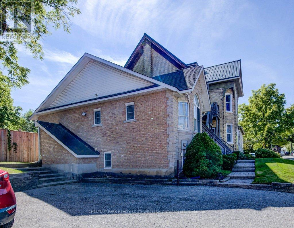 62 Dorset Street, Waterloo, Ontario  N2L 3L8 - Photo 3 - X12202454